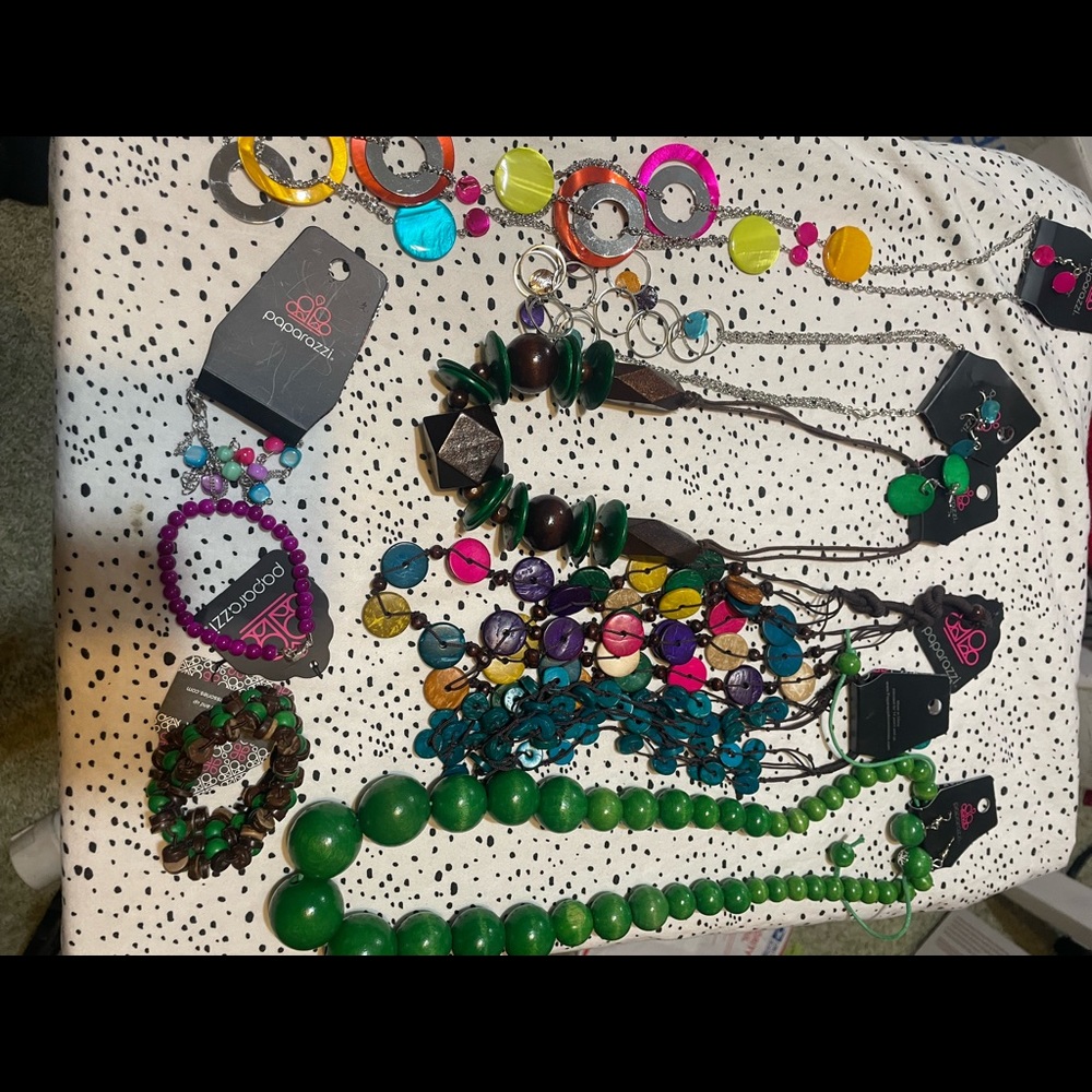 Paparazzi NWT. FREE SHIPPING